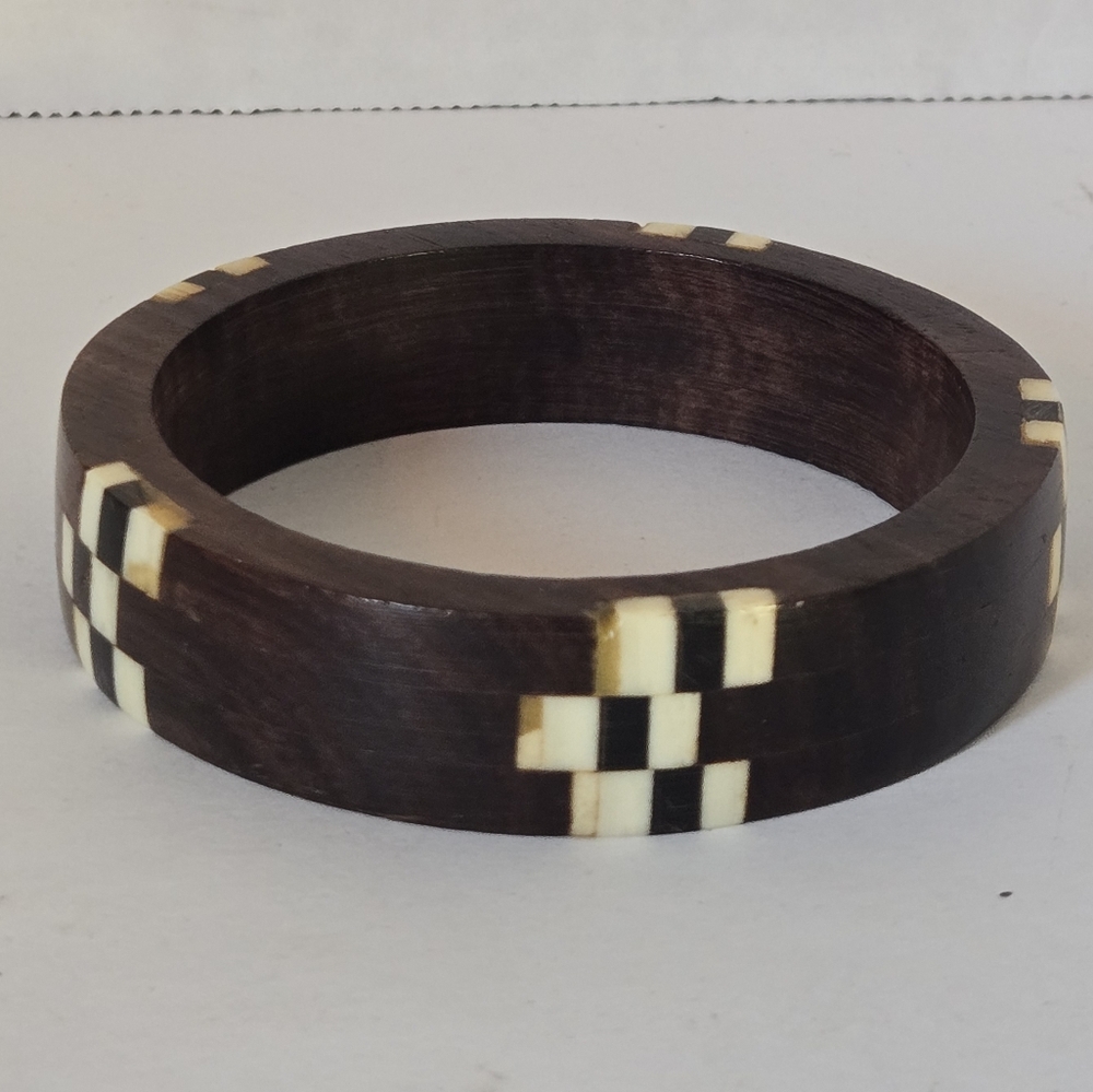 Vntg Wooden Black & White Checkered Bangle, 3/4" W 2 1/2" Inside Diameter - Picture 3 of 9